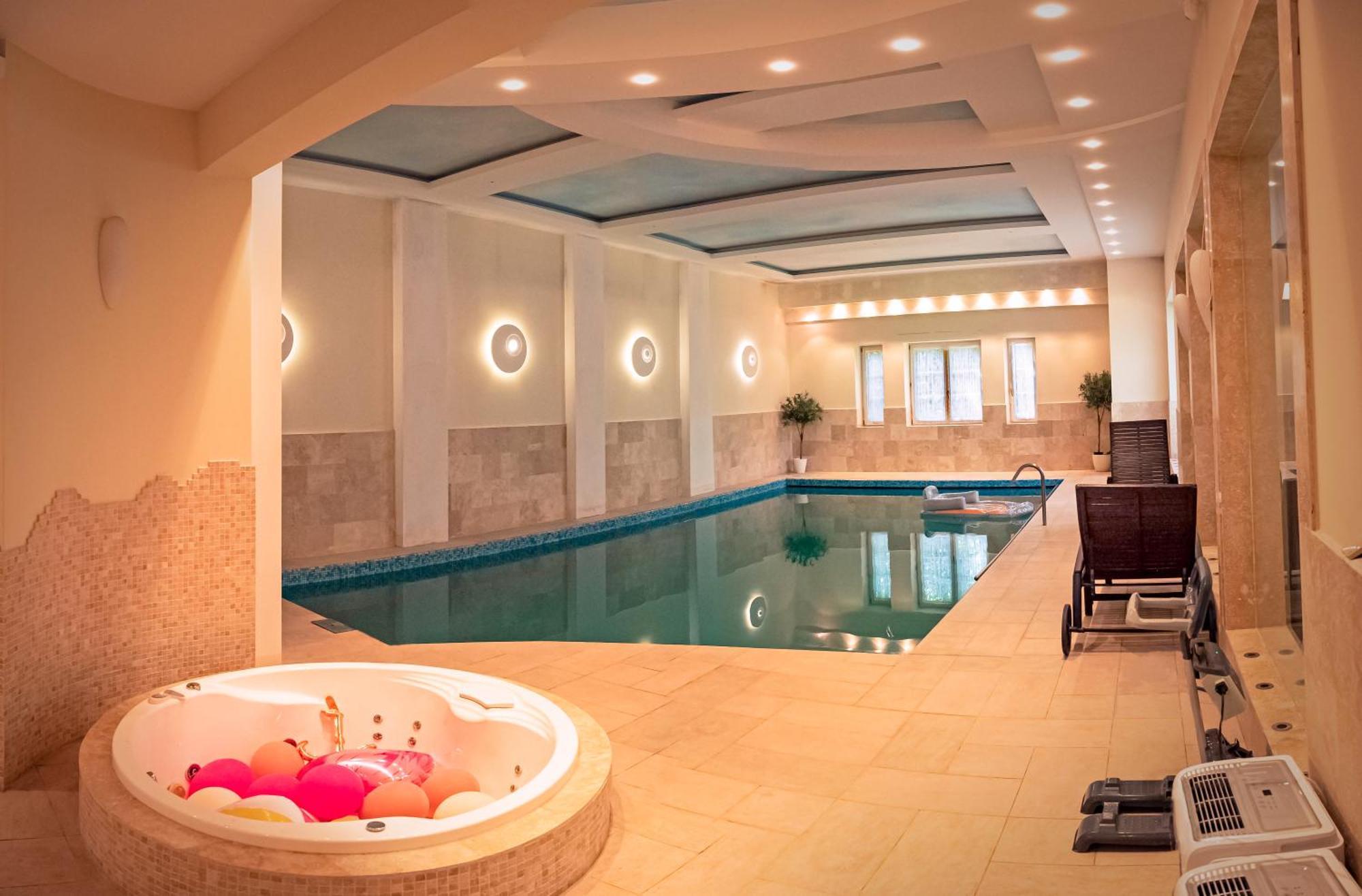 Luxury Villa Indoor Pool Warsaw Magdalenka Buitenkant foto